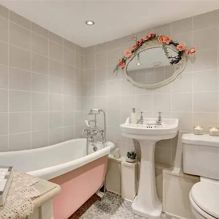 Nyaraló Peony Rose Whitby