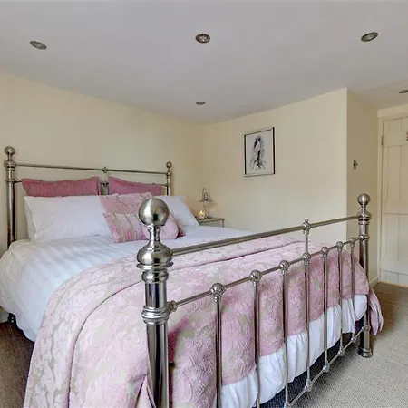 Peony Rose Nyaraló *